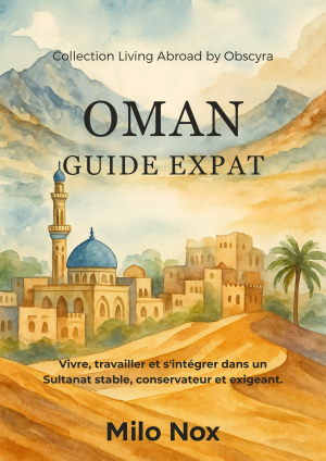 Aquarelle représentant un paysage omanais avec mosquée, maisons traditionnelles, dunes et montagnes ; titre et auteur affichés.